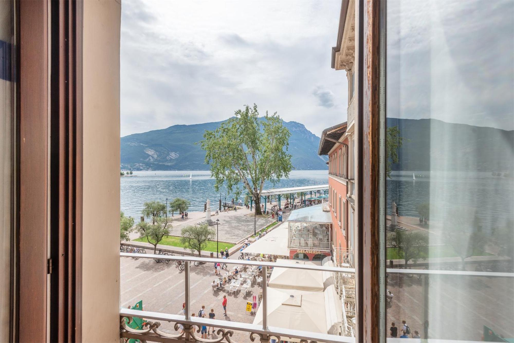 Casa La Torre, The View On The Lake Riva del Garda Exterior photo